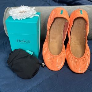 Like New Tieks Coral Patent Leather Ballet Flats - Size 10 - Maybe worn once